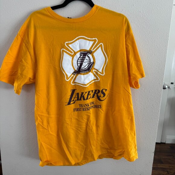 Los Angeles Lakers “Thank You First Responders” Gold Graphic Tee XL - Picture 1 of 3